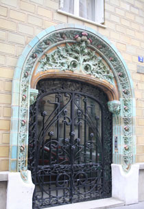 Immeuble de logements, rue Eugène Manuel - Porte d'entrée Immeuble de logements, rue Eugène Manuel - Porte d'entrée