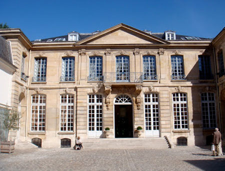 L'hôtel de Noirmoutiers - La façade sur cour