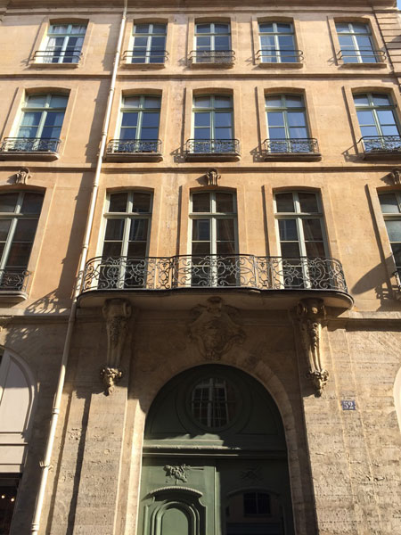 L'hôtel du Tillet de La Bussière : la façade sur la rue Saint-André des Arts