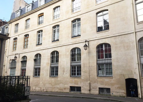 Le collège des Trente-trois : la façade donnant sur l'impasse aux Bœufs Le collège des Trente-trois : la façade donnant sur l'impasse aux Bœufs