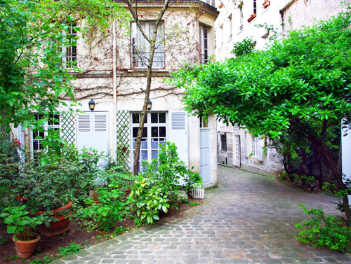 Le collège des Trente-Trois - La cour Le collège des Trente-Trois - La cour