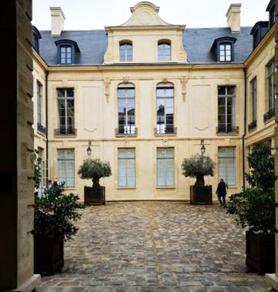 L'hôtel d'Ecquevilly : la façade sur cour