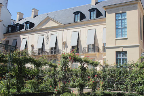 L'hôtel d'Ecquevilly : la façade sur le jardin