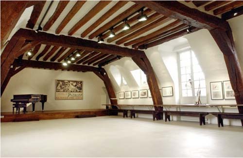 L'hôtel de Bretteville - L'atelier de Picasso dans le grenier L'hôtel de Bretteville - L'atelier de Picasso dans le grenier