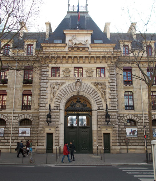 La caserne des Célestins - L'entrée donnant sur le boulevard Henri IV