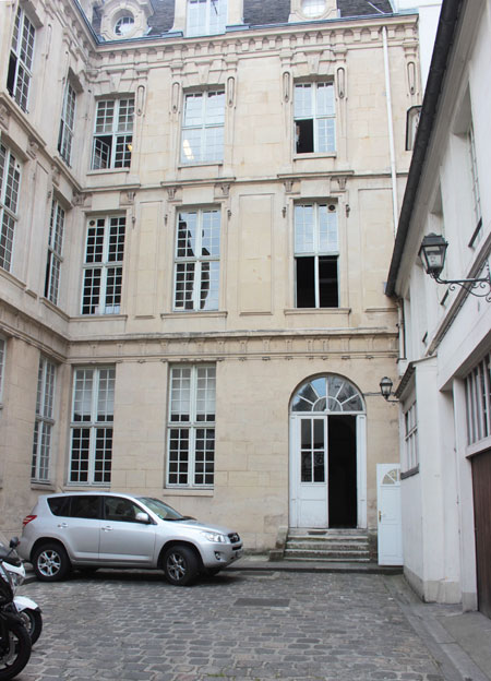 L'hôtel de Bretteville - La façade sur cour L'hôtel de Bretteville - La façade sur cour