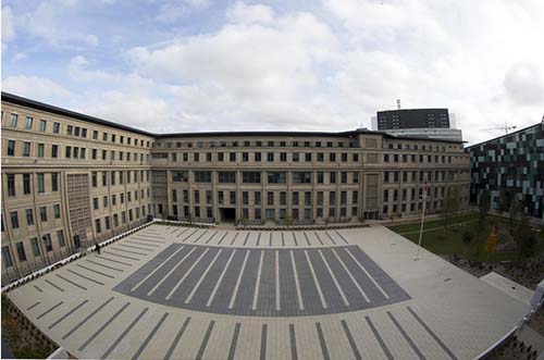 L'Hexagone-Barlard : le bâtiment Perret et la cour d'honneur L'Hexagone-Barlard : le bâtiment Perret et la cour d'honneur