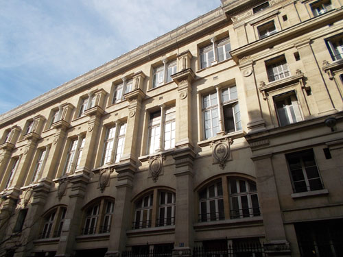 La Poste du Louvre - La façade rue Jean-Jacques Rousseau La Poste du Louvre - La façade rue Jean-Jacques Rousseau