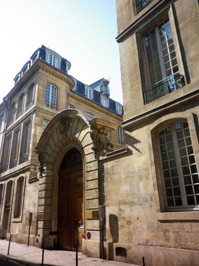 L'hôtel de Montmort - Le portail du XVIIIe siècle