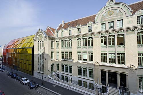 L'école de commerce Novancia - Façade sur la rue Armand Moisan L'école de commerce Novancia - Façade sur la rue Armand Moisan