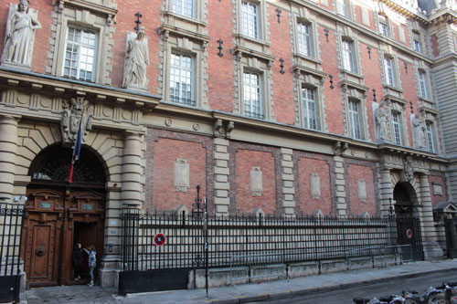 La caserne des Petits-Pères - La façade principales rue de la Banque La caserne des Petits-Pères - La façade principales rue de la Banque