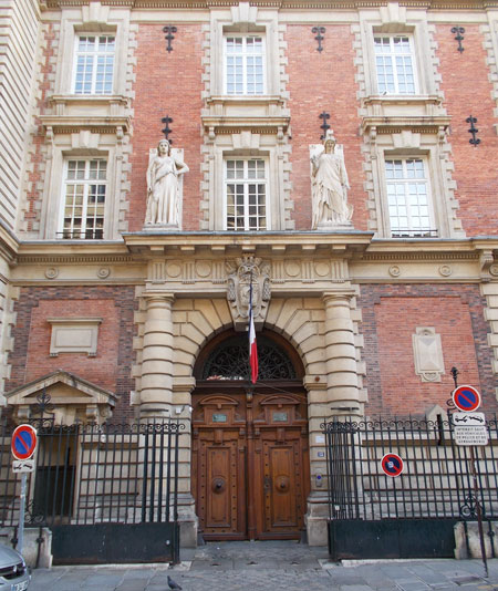 La caserne des Petits-Pères - L'un des portails La caserne des Petits-Pères - L'un des portails