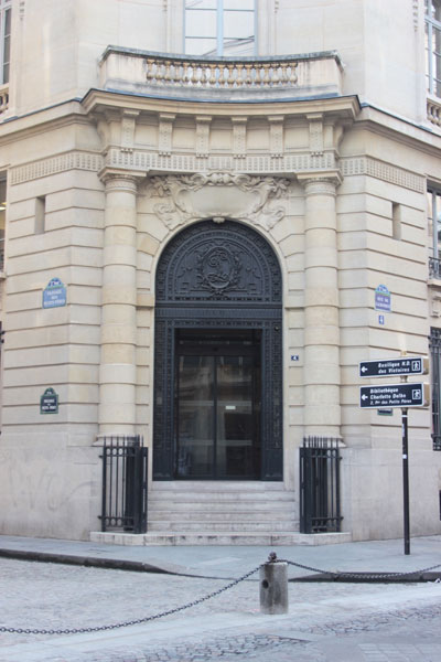 La banque Dreyfus - L'entrée rue de la Banque La banque Dreyfus - L'entrée rue de la Banque