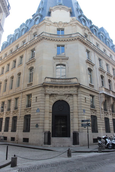 La banque Dreyfus - La façade et l'entrée rue de la Banque La banque Dreyfus - La façade et l'entrée rue de la Banque
