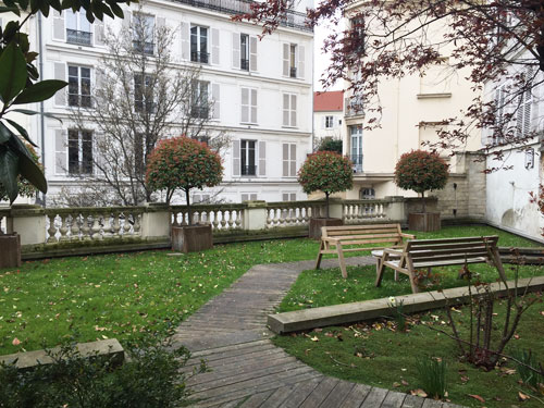 La maison de Mme Hamelin et de Victor Hugo - Le jardin surplombant la cité Charles Godon La maison de Mme Hamelin et de Victor Hugo - Le jardin surplombant la cité Charles Godon