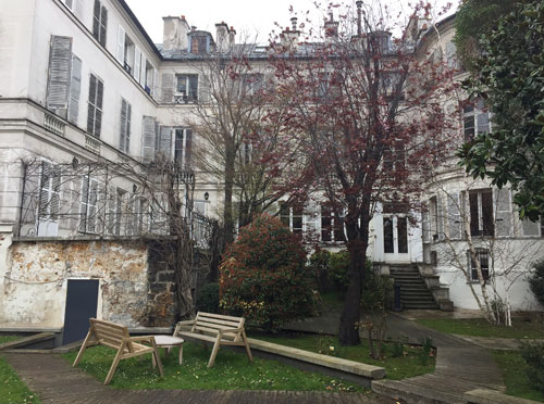 La maison de Mme Hamelin et de Victor Hugo - La façade sur le jardin La maison de Mme Hamelin et de Victor Hugo - La façade sur le jardin