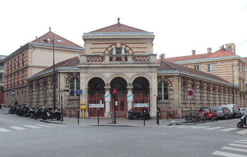 L'hôpital Bretonneau - La partie ancienne conservée L'hôpital Bretonneau - La partie ancienne conservée