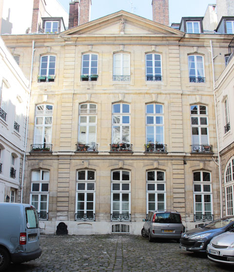 Le petit hôtel de Verrue ou hôtel de Dreux-Brézé - La façade sur cour Le petit hôtel de Verrue ou hôtel de Dreux-Brézé - La façade sur cour