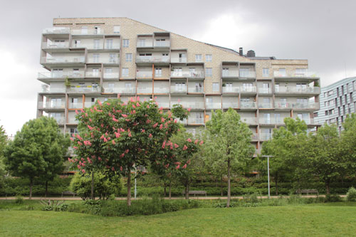 Immeuble Quintessence - La façade donnant sur le parc Martin-Luther-King Immeuble Quintessence - La façade donnant sur le parc Martin-Luther-King
