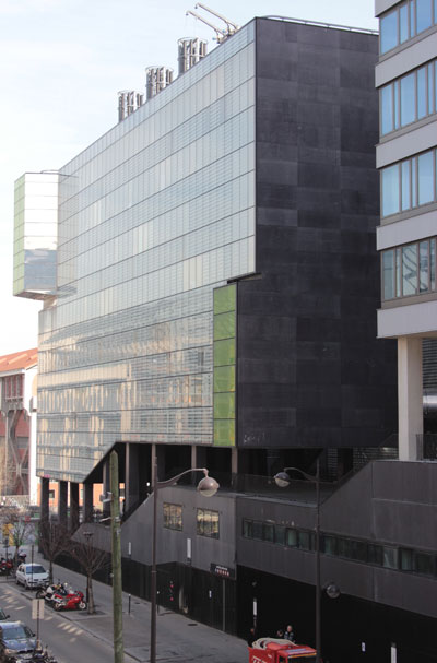 Le bâtiment Lavoisier - La façade Ouest, rue Antoine de Baïf Le bâtiment Lavoisier - La façade Ouest, rue Antoine de Baïf