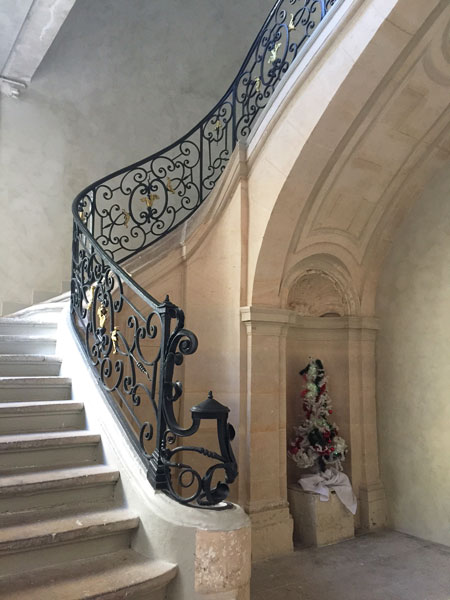 Les hôtels Le Lièvre de La Grange - L'escalier d'honneur du n°4 et sa somptueuse rampe en fer forgé Les hôtels Le Lièvre de La Grange - L'escalier d'honneur du n°4 et sa somptueuse rampe en fer forgé