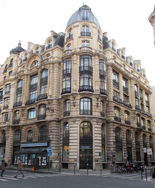 Immeuble commercial Rue Réaumur - Au centre, la spectaculaire rotonde d'angle Immeuble commercial Rue Réaumur - Au centre, la spectaculaire rotonde d'angle