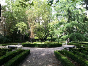 L'Institut Catholique de Paris : le jardin de l'ancien couvent des Carmes L'Institut Catholique de Paris : le jardin de l'ancien couvent des Carmes