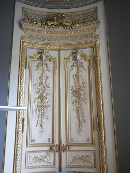 L'hôtel de Wendel - Porte de style néo-Louis XVI L'hôtel de Wendel - Porte de style néo-Louis XVI