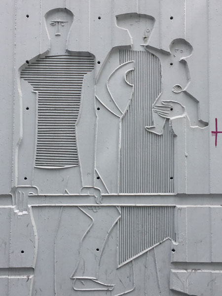 La Maison de la Batellerie - bas-relief sur la façade sur le quai d'Austerlitz La Maison de la Batellerie - bas-relief sur la façade sur le quai d'Austerlitz