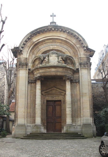 La chapelle du collège des Irlandais - Le portail d'inspiration baroque
