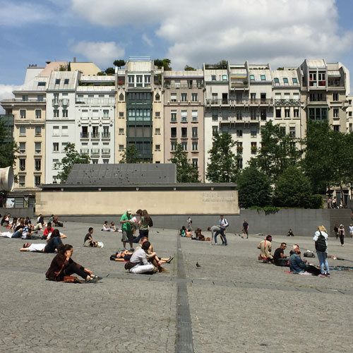 Le quartier de l'Horloge vu de la piazza Beaubourg Le quartier de l'Horloge vu de la piazza Beaubourg