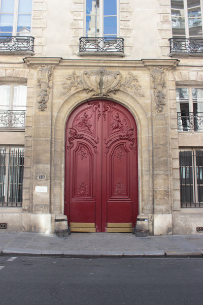 L'hôtel d'Hozier - Le magnifique portail refait au XVIIIe siècle L'hôtel d'Hozier - Le magnifique portail refait au XVIIIe siècle
