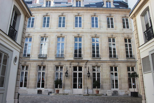 L'hôtel de Beaune : la façade sur cour L'hôtel de Beaune : la façade sur cour