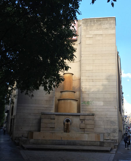 Conservatoire de Musique et de Danse : la fontaine hommage à Claude-Nicolas Ledoux