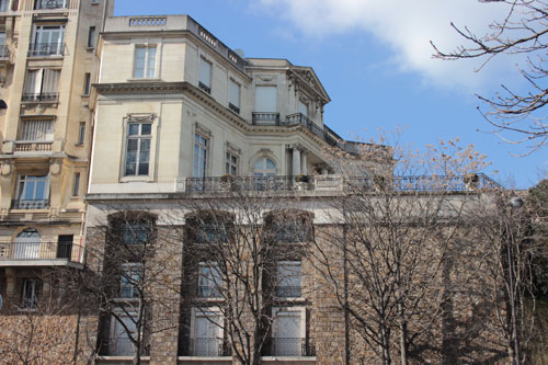 L'hôtel Errazu surplombant les jardins du Trocadéro