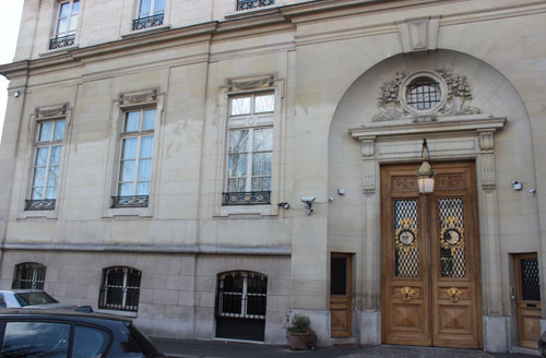 L'hôtel Errazu : la façade donnant sur le rue Le Tasne