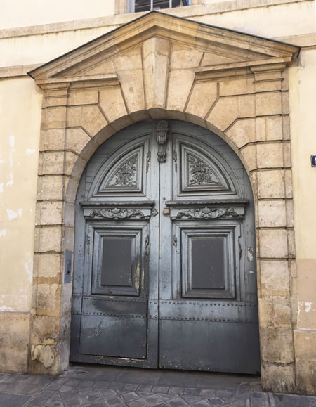 L'hôtel de Launay : le portail sur rue