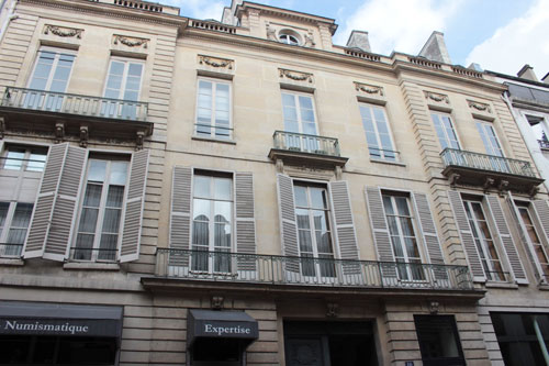 L'hôtel de Novilos : la façade sur rue L'hôtel de Novilos : la façade sur rue
