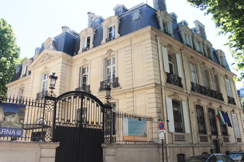 L'hôtel des Monstiers-Mérinville : la façade donnant sur la cour L'hôtel des Monstiers-Mérinville : la façade donnant sur la cour