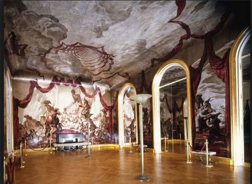 L’hôtel de Sourdeval : décor de la salle de bal, remonté au musée Carnavalet L’hôtel de Sourdeval : décor de la salle de bal, remonté au musée Carnavalet
