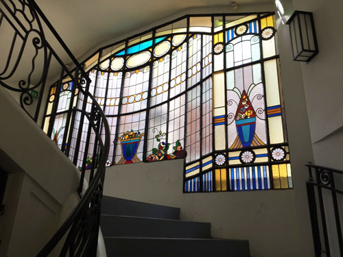 Le palais du Commerce : les vitraux Art déco dans la cage d'escalier