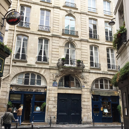 La maison des Trois Chapelets : la façade sur rue