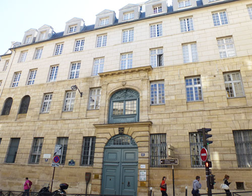 Le collège des Ecossais : la façade sur rue Le collège des Ecossais : la façade sur rue