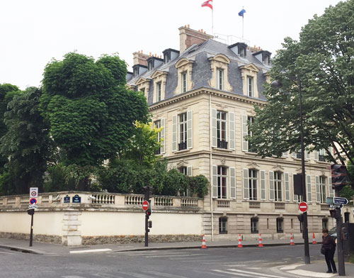 L'hôtel de Chézelles : le jardin suspendu et la façade arrière donnent sur la rue de l'Université