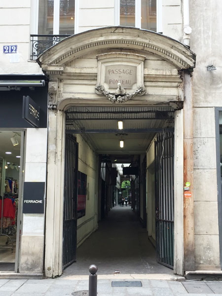 Le passage du Ponceau : l'entrée côté rue Saint-Denis