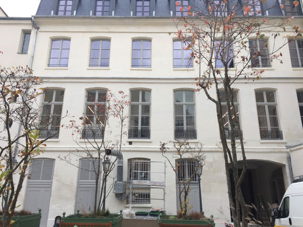 L'hôtel Cromot du Bourg : la façade donnant sur la cour L'hôtel Cromot du Bourg : la façade donnant sur la cour
