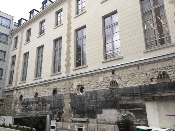 L'aile gauche de l'hôtel vue de la cour du n°7 rue Cadet