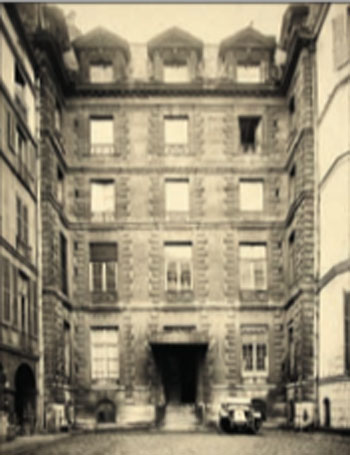 L'hôtel de Vassan : la façade sur cour L'hôtel de Vassan : la façade sur cour
