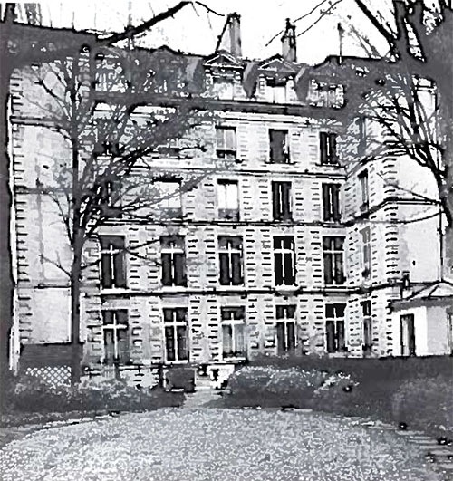 L'hôtel de Vassan : la façade sur le jardin L'hôtel de Vassan : la façade sur le jardin