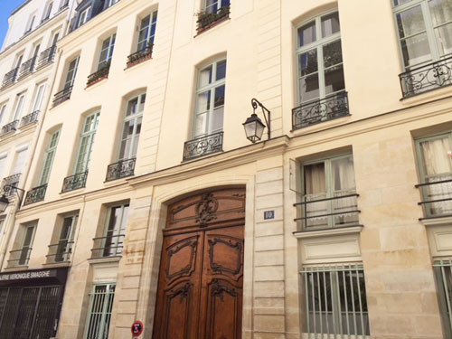 L'hôtel Gigault de Crisenoy : la façade sur rue